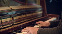 Warum Klavierspielen das Gehirn aufmöbelt